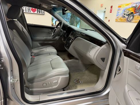 Used 2009 Cadillac DTS w/ Trunk Convenience Package FWD image 37