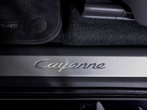 Used 2023 Porsche Cayenne image 19