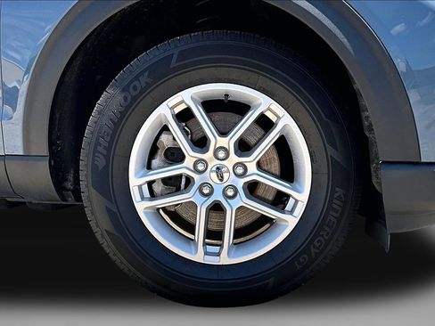 Used 2025 Ford Explorer Active AWD/4WD image 9