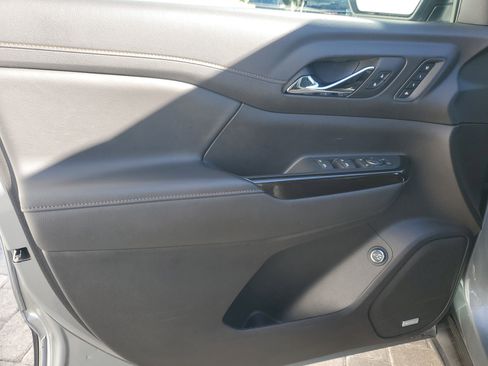 Used 2023 GMC Acadia AT4 w/ Technology Package image 9