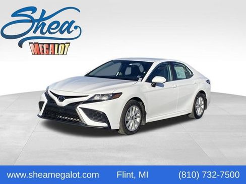 Used 2023 Toyota Camry SE image 1
