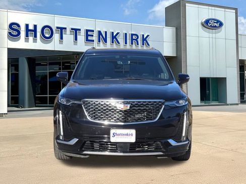 Used 2023 Cadillac XT6 Premium Luxury w/ Technology Package FWD image 2