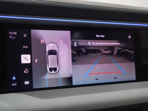 Used 2025 Porsche Macan 4 Electric image 31