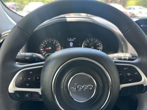 Used 2023 Jeep Renegade Latitude AWD/4WD image 16