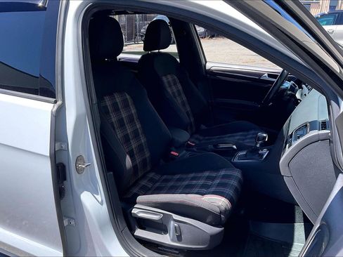 Used 2018 Volkswagen GTI SE FWD image 6