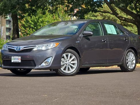 Used 2014 Toyota Camry XLE w/ Leather Package FWD image 1