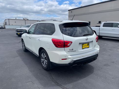 Used 2018 Nissan Pathfinder SL AWD/4WD image 6