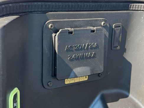 Used 2022 Ford F150 Lightning Platinum image 10