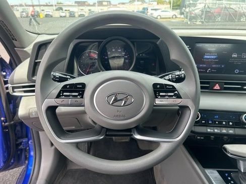 Used 2023 Hyundai Elantra SEL w/ Preferred Accessory Package FWD image 19
