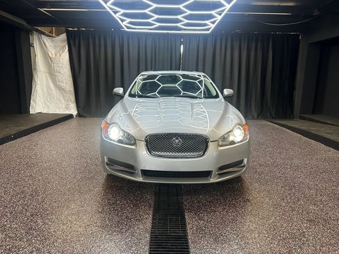 Used 2011 Jaguar XF Premium RWD image 2