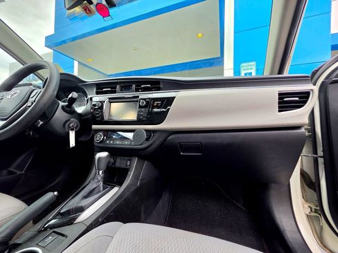 Used 2014 Toyota Corolla LE FWD image 19