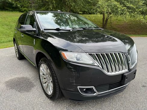 Used 2014 Lincoln MKX Sport Utility 4D w/ Equipment Group 102A image 3