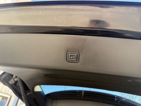 Used 2019 Chevrolet Traverse LT image 20