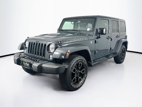 Used 2017 Jeep Wrangler Unlimited Sahara AWD/4WD image 3
