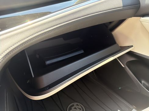 Used 2022 Buick Enclave Avenir FWD image 25