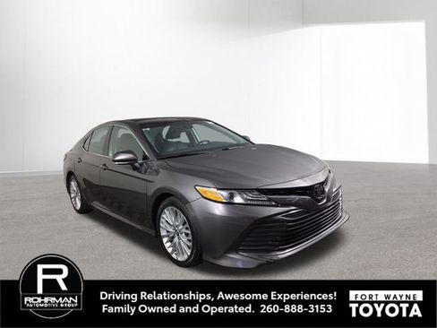 Used 2020 Toyota Camry XLE w/ Navigation Package FWD image 5