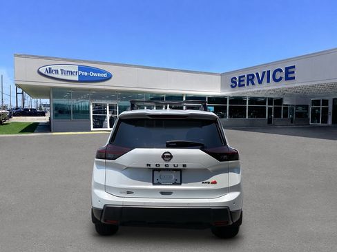 Used 2025 Nissan Rogue SV AWD/4WD image 7