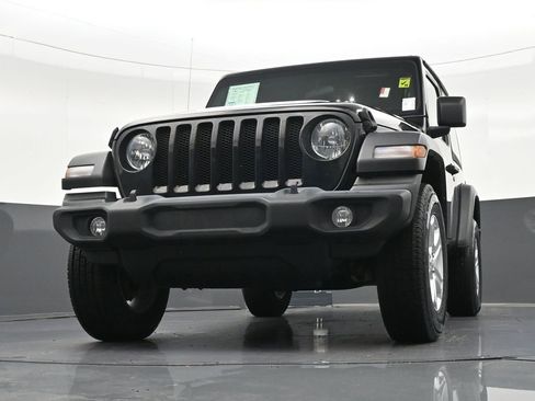 Used 2022 Jeep Wrangler Sport AWD/4WD image 29