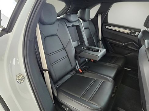 Used 2023 Porsche Cayenne image 26