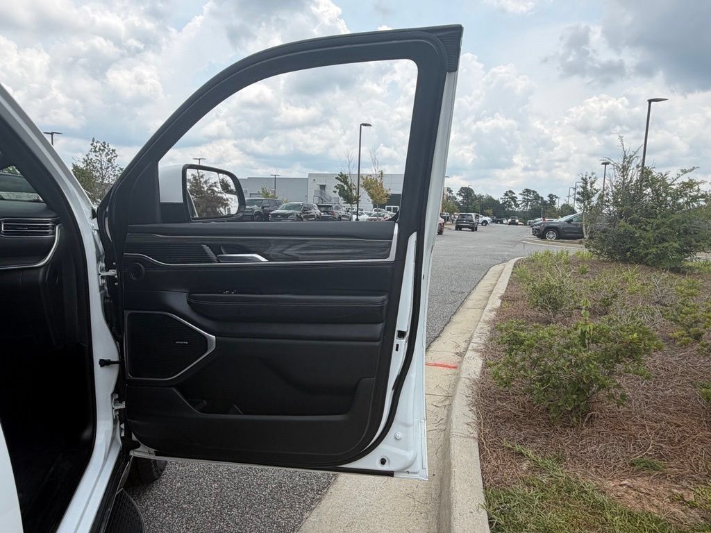 Used 2022 Jeep Wagoneer Series II AWD/4WD image 60
