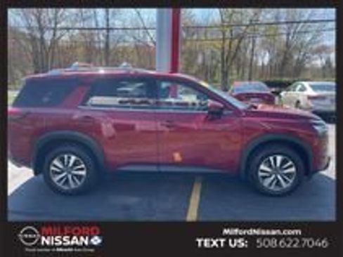 Certified 2023 Nissan Pathfinder SL w/ SL Premium Package AWD/4WD image 6