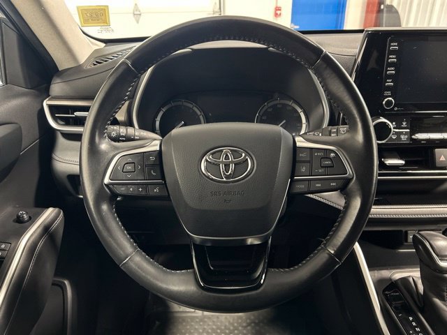 Used 2020 Toyota Highlander XLE AWD/4WD image 13