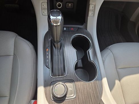 Used 2018 GMC Acadia SLT FWD image 18