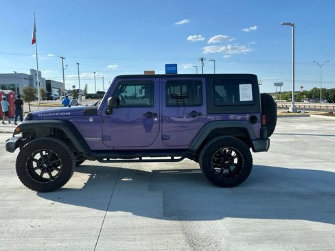 Used 2017 Jeep Wrangler Unlimited Rubicon w/ Connectivity Group AWD/4WD image 2