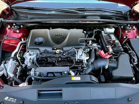 Used 2018 Toyota Camry XLE image 31