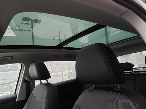 New 2026 Volkswagen Taos SE image 7