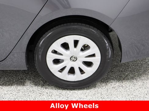 Used 2020 Toyota Prius L Eco image 10