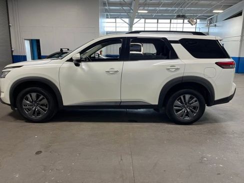 Used 2024 Nissan Pathfinder SV FWD image 6