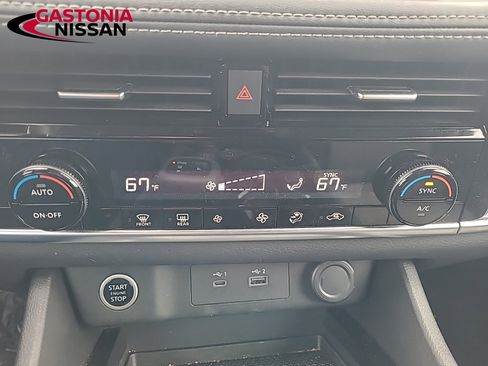 Used 2021 Nissan Rogue SV image 37