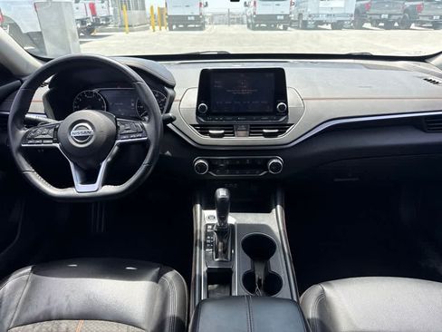 Used 2020 Nissan Altima 2.5 SR w/ Premium Package FWD image 9