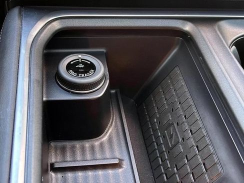 Used 2025 Ford Expedition Tremor AWD/4WD image 30