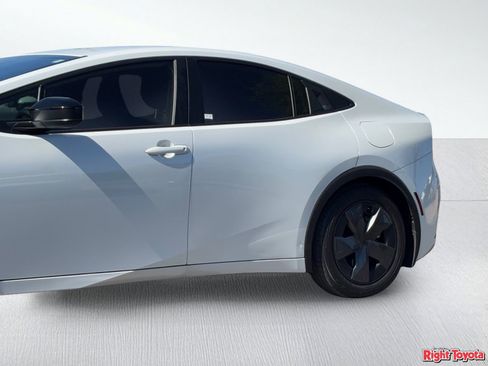 Used 2025 Toyota Prius Plug-In Hybrid FWD image 8