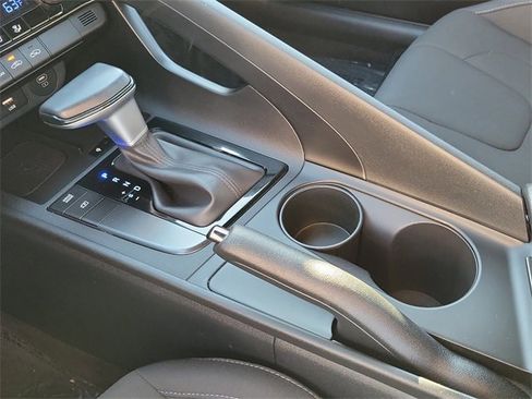Used 2025 Hyundai Elantra Sport image 13