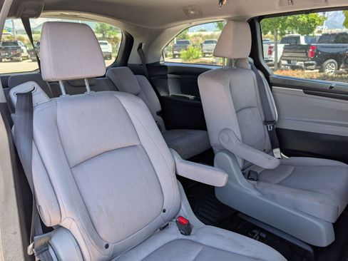Used 2018 Honda Odyssey EX image 25
