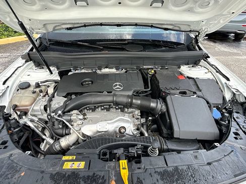 Used 2023 Mercedes-Benz GLB 250 image 32