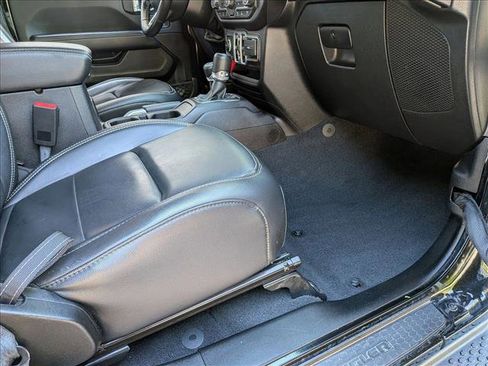 Used 2021 Jeep Wrangler Unlimited Sahara AWD/4WD image 15