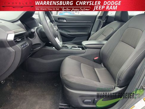 Used 2024 Nissan Altima 2.5 SV FWD image 13