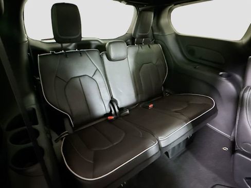 New 2026 Chrysler Pacifica Limited w/ S Appearance Package image 28