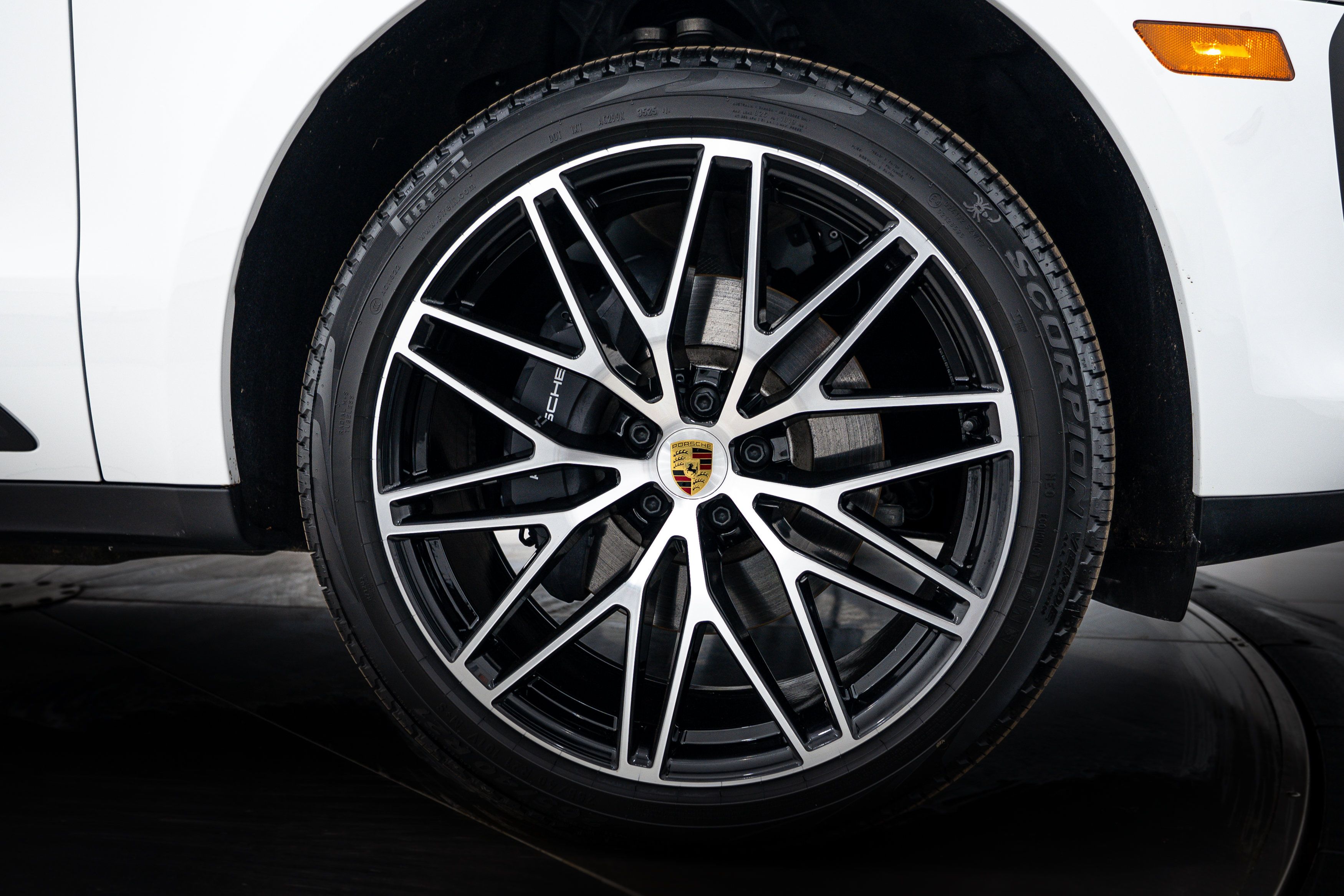 Certified 2026 Porsche Macan AWD/4WD image 11