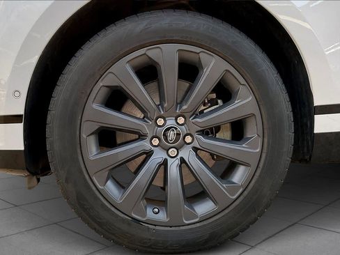 Used 2019 Land Rover Range Rover Velar R-Dynamic SE image 11