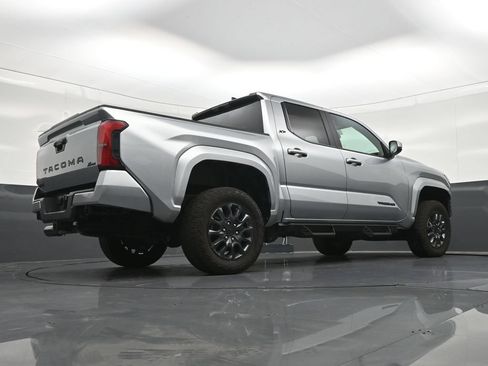 Used 2025 Toyota Tacoma SR5 AWD/4WD image 27