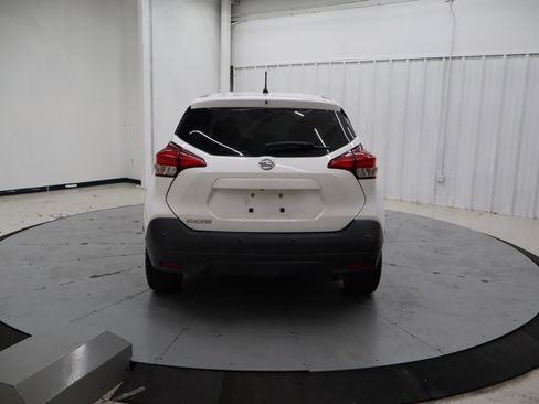 Used 2020 Nissan Kicks S image 6