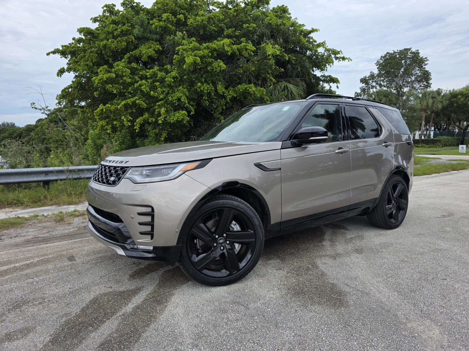New 2026 Land Rover Discovery Dynamic SE AWD/4WD image 1