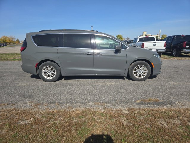 Used 2022 Chrysler Pacifica Touring-L FWD image 1