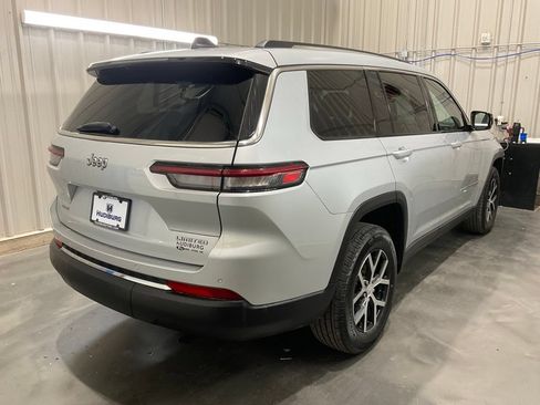 Used 2023 Jeep Grand Cherokee L Limited AWD/4WD image 23