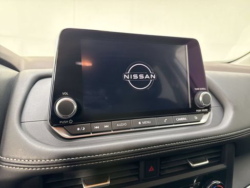 Used 2023 Nissan Rogue S AWD/4WD image 6